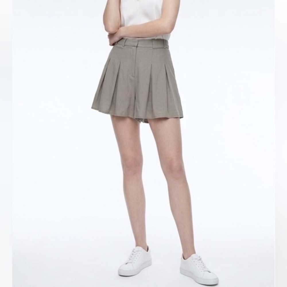 Wilfred Highrise Pleated Shorts